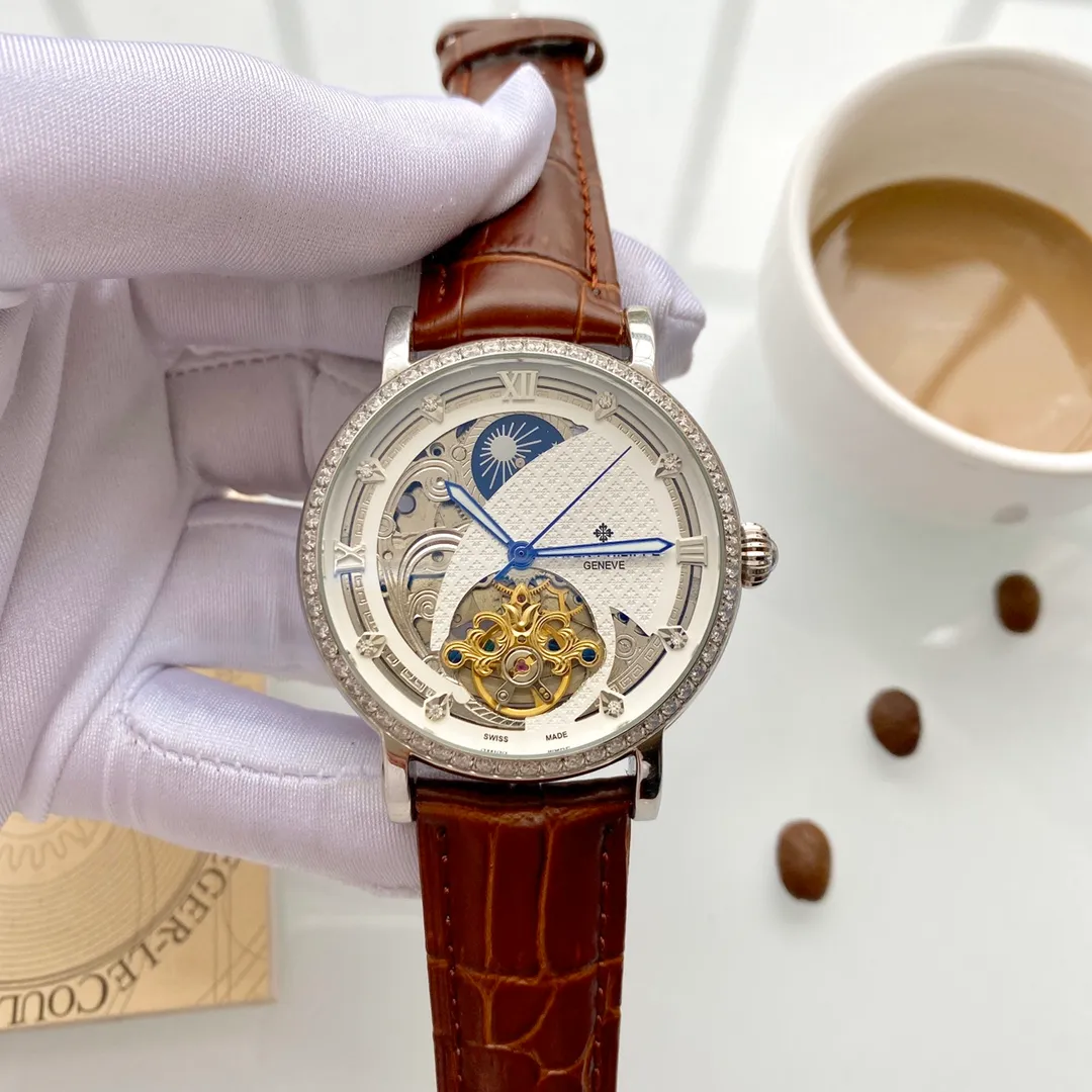 【Foreign Trade Import】💰1720! Patek Philippe (top quality, outstanding debut) 🎉🎉 [Type]: Boutique men's watch (top) exquisite quality [Strap]: Genuine leather strap (durable) [Movement]: Top mechanical movement (stable) [Material]: Mineral super strong mirror (wear-resistant) Exquisite quality Generous style Excellent temperament Wisdom and exclusivity [Size]: 43mm in diameter and 12mm in thickness Hot sale on the market! Welcome to reprint!